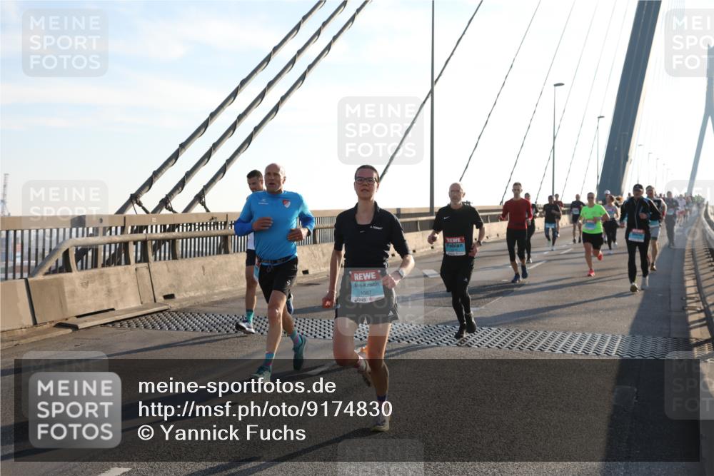 03.10.2025 - Köhlbrandbrückenlauf Yannick Fuchs http://msf.ph/oto/9174830 03.10.2025 08:23:17 Position 1 1087 meine-sportfotos.de