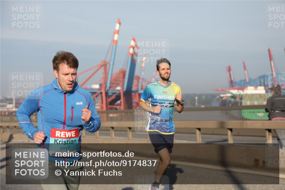 03.10.2025 - Köhlbrandbrückenlauf Yannick Fuchs http://msf.ph/oto/9174837 03.10.2025 08:44:20 Position 2 2117 meine-sportfotos.de
