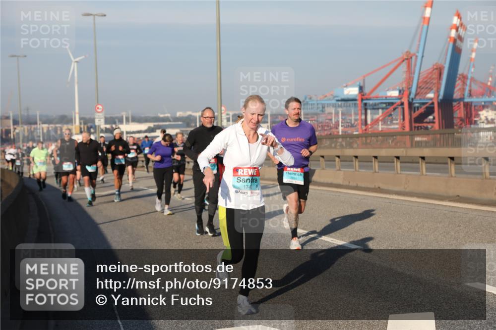 03.10.2025 - Köhlbrandbrückenlauf Yannick Fuchs http://msf.ph/oto/9174853 03.10.2025 08:44:21 Position 2 1742, 2990 meine-sportfotos.de