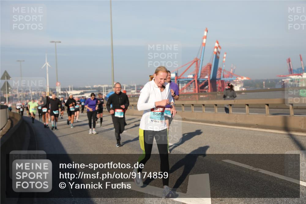 03.10.2025 - Köhlbrandbrückenlauf Yannick Fuchs http://msf.ph/oto/9174859 03.10.2025 08:44:22 Position 2 174 meine-sportfotos.de