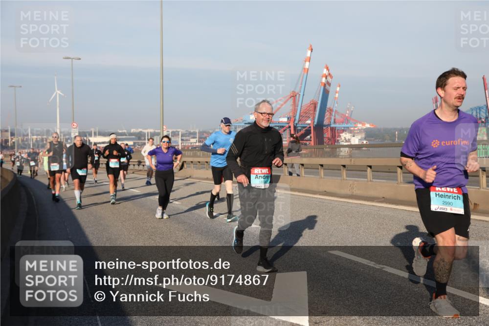 03.10.2025 - Köhlbrandbrückenlauf Yannick Fuchs http://msf.ph/oto/9174867 03.10.2025 08:44:24 Position 2 1873, 2990 meine-sportfotos.de
