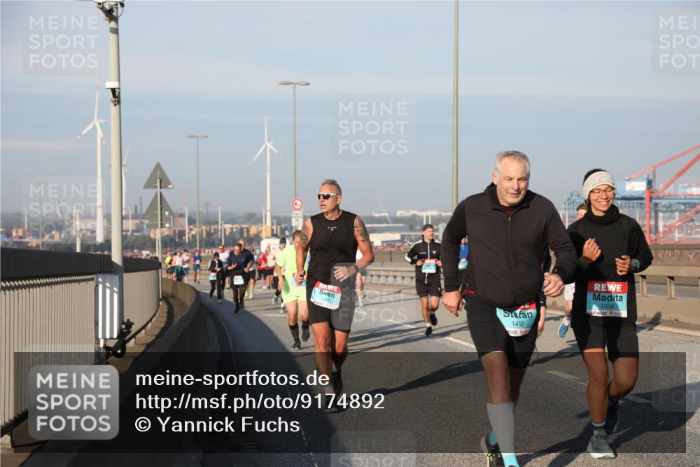 03.10.2025 - Köhlbrandbrückenlauf Yannick Fuchs http://msf.ph/oto/9174892 03.10.2025 08:44:27 Position 2 1435, 1450, 1338 meine-sportfotos.de