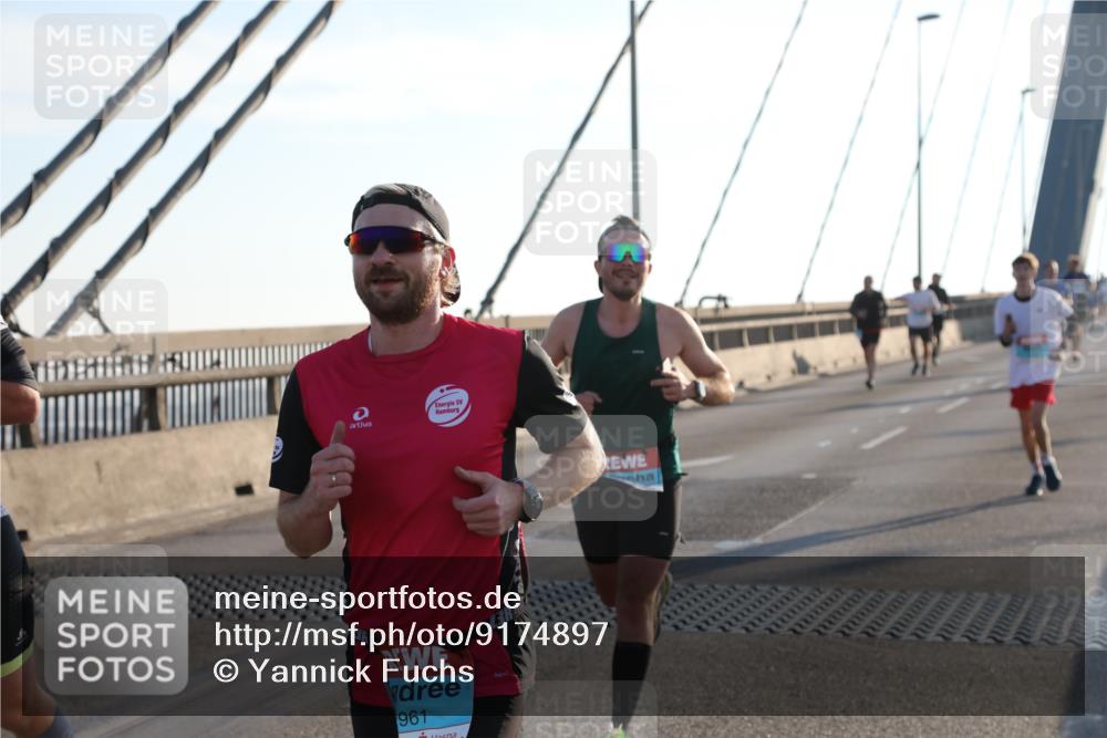 03.10.2025 - Köhlbrandbrückenlauf Yannick Fuchs http://msf.ph/oto/9174897 03.10.2025 08:23:29 Position 1 43, 961, 23 meine-sportfotos.de