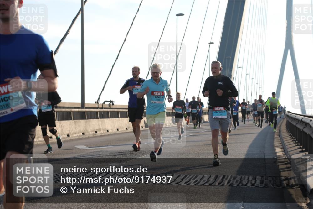 03.10.2025 - Köhlbrandbrückenlauf Yannick Fuchs http://msf.ph/oto/9174937 03.10.2025 08:23:36 Position 1 3181, 1639, 3137 meine-sportfotos.de