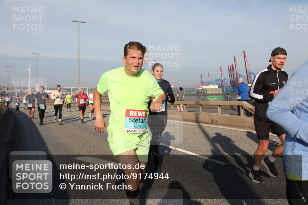 03.10.2025 - Köhlbrandbrückenlauf Yannick Fuchs http://msf.ph/oto/9174944 03.10.2025 08:44:33 Position 2 1259 meine-sportfotos.de