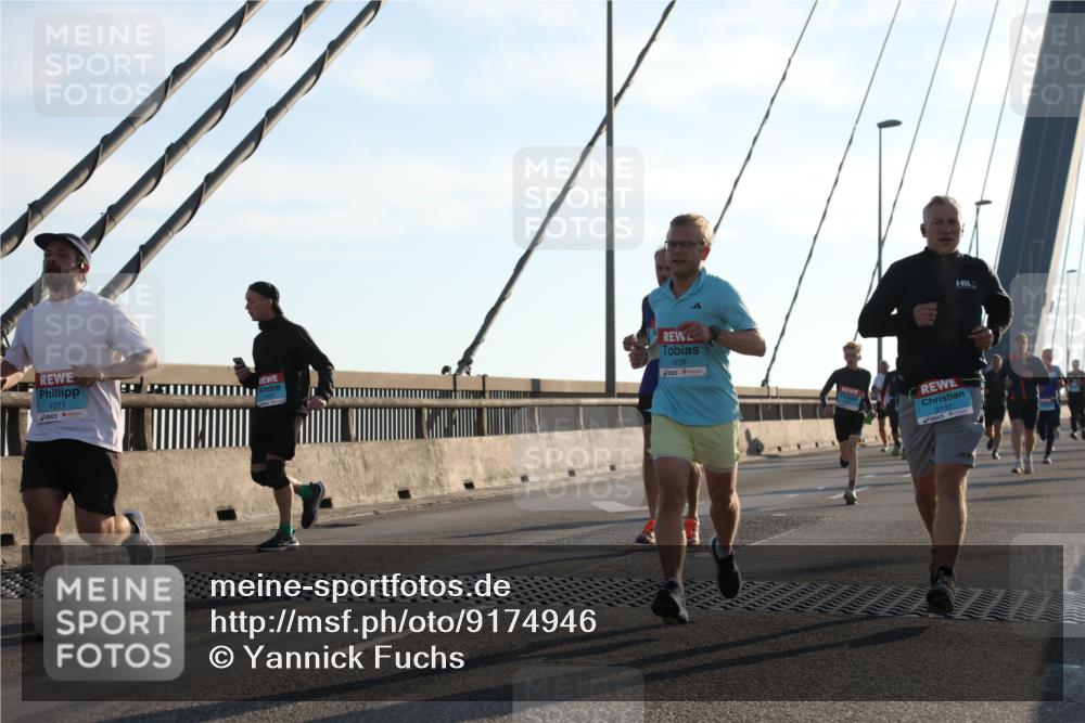 03.10.2025 - Köhlbrandbrückenlauf Yannick Fuchs http://msf.ph/oto/9174946 03.10.2025 08:23:37 Position 1 1271, 1639, 3137 meine-sportfotos.de