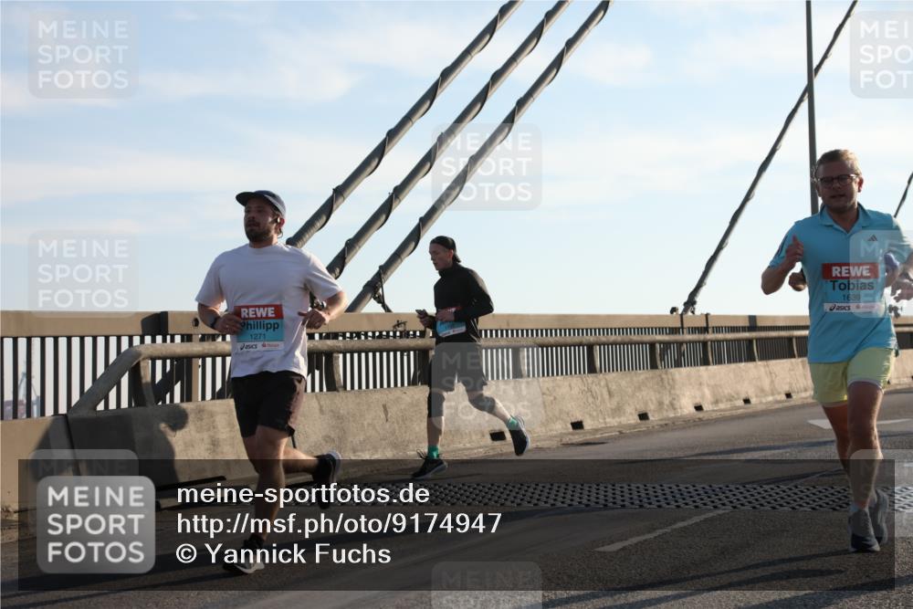 03.10.2025 - Köhlbrandbrückenlauf Yannick Fuchs http://msf.ph/oto/9174947 03.10.2025 08:23:37 Position 1 1271, 1639 meine-sportfotos.de