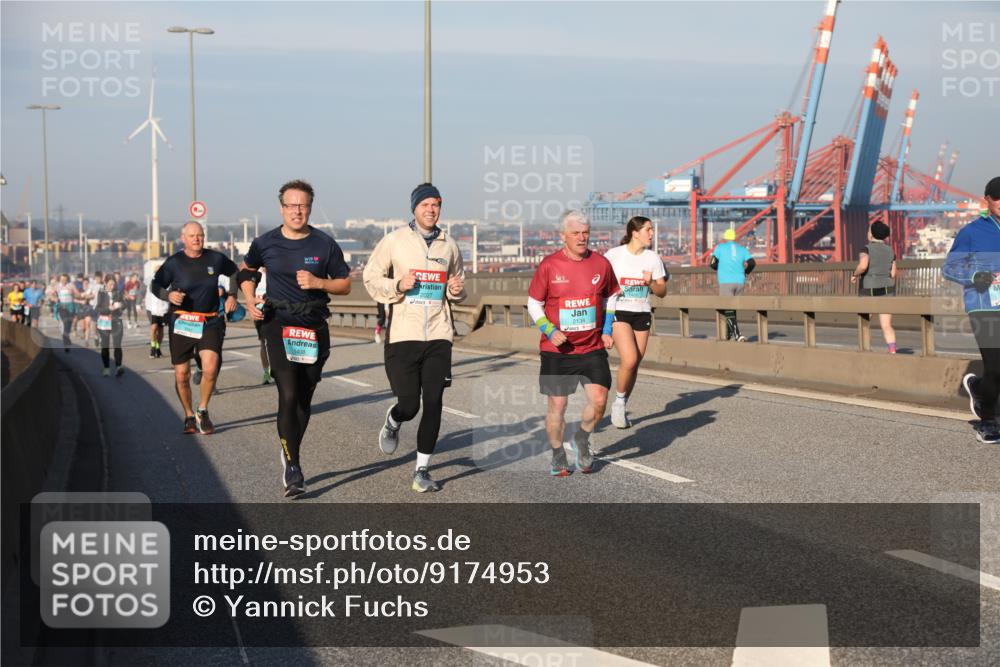 03.10.2025 - Köhlbrandbrückenlauf Yannick Fuchs http://msf.ph/oto/9174953 03.10.2025 08:44:34 Position 2 1408, 2027, 2134 meine-sportfotos.de