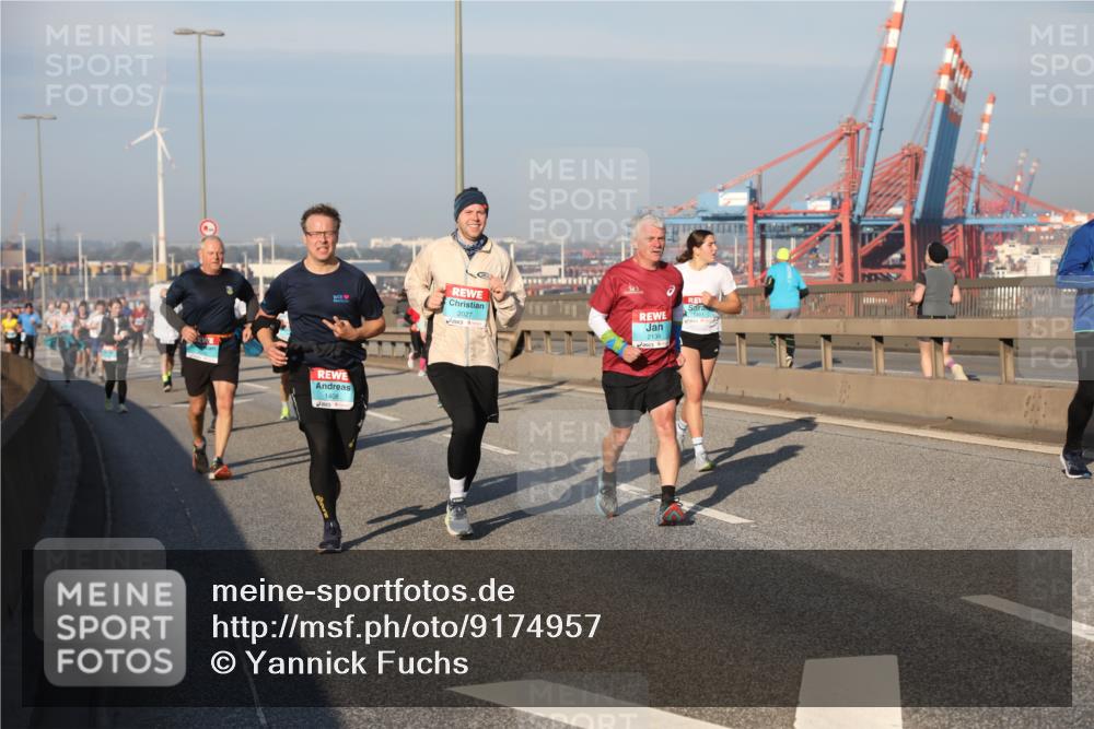 03.10.2025 - Köhlbrandbrückenlauf Yannick Fuchs http://msf.ph/oto/9174957 03.10.2025 08:44:35 Position 2 1408, 5, 2027, 2134, 1401 meine-sportfotos.de