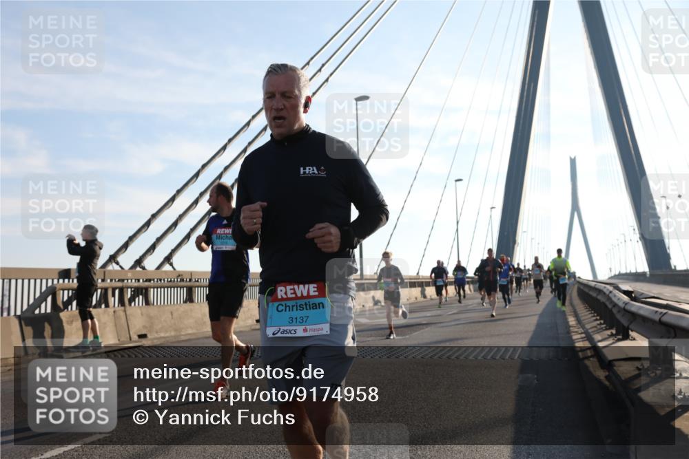 03.10.2025 - Köhlbrandbrückenlauf Yannick Fuchs http://msf.ph/oto/9174958 03.10.2025 08:23:39 Position 1 1215, 201, 3137 meine-sportfotos.de