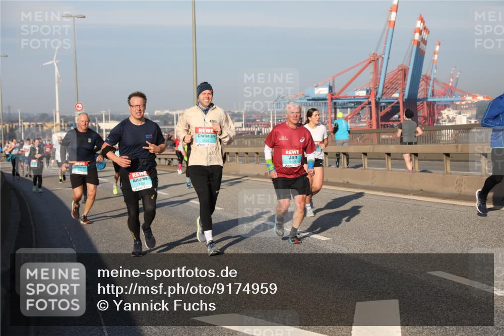 03.10.2025 - Köhlbrandbrückenlauf Yannick Fuchs http://msf.ph/oto/9174959 03.10.2025 08:44:35 Position 2 2027, 1408, 2134 meine-sportfotos.de