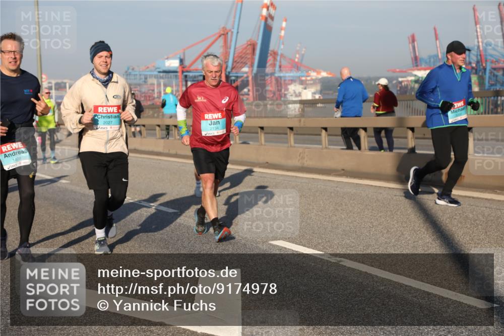 03.10.2025 - Köhlbrandbrückenlauf Yannick Fuchs http://msf.ph/oto/9174978 03.10.2025 08:44:36 Position 2 1408, 2027, 2134 meine-sportfotos.de