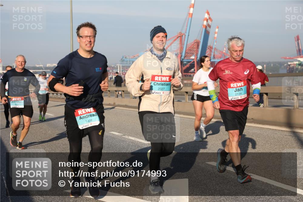 03.10.2025 - Köhlbrandbrückenlauf Yannick Fuchs http://msf.ph/oto/9174993 03.10.2025 08:44:36 Position 2 3032, 1408, 2027, 2134 meine-sportfotos.de