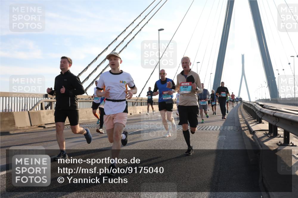 03.10.2025 - Köhlbrandbrückenlauf Yannick Fuchs http://msf.ph/oto/9175040 03.10.2025 08:23:45 Position 1 1082 meine-sportfotos.de