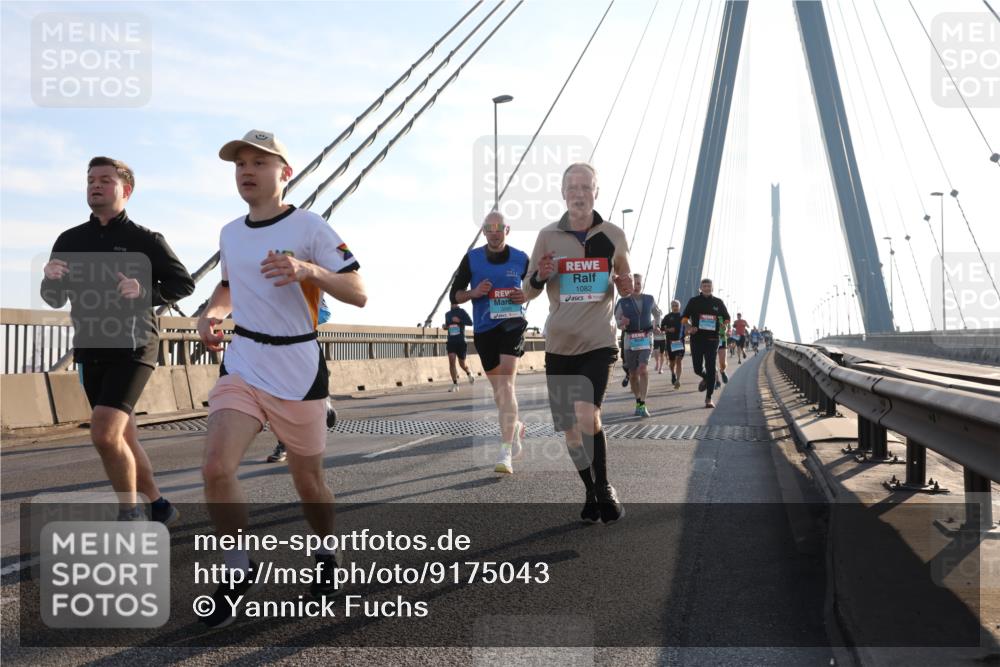 03.10.2025 - Köhlbrandbrückenlauf Yannick Fuchs http://msf.ph/oto/9175043 03.10.2025 08:23:45 Position 1 1082 meine-sportfotos.de
