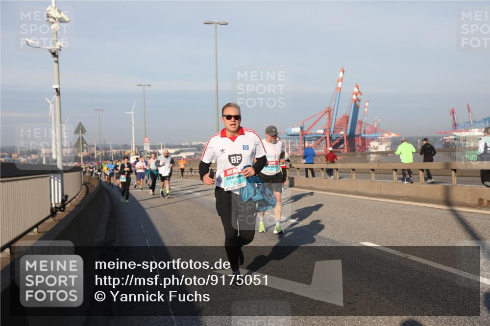03.10.2025 - Köhlbrandbrückenlauf Yannick Fuchs http://msf.ph/oto/9175051 03.10.2025 08:44:40 Position 2 1371 meine-sportfotos.de