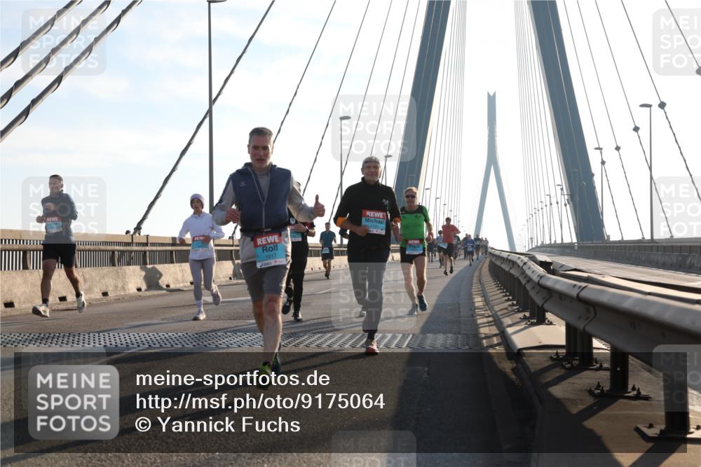 03.10.2025 - Köhlbrandbrückenlauf Yannick Fuchs http://msf.ph/oto/9175064 03.10.2025 08:23:46 Position 1 1617, 1133 meine-sportfotos.de