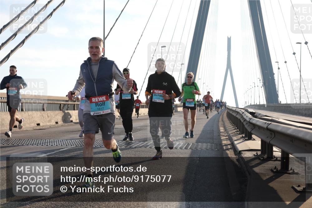 03.10.2025 - Köhlbrandbrückenlauf Yannick Fuchs http://msf.ph/oto/9175077 03.10.2025 08:23:47 Position 1 1617, 1133 meine-sportfotos.de