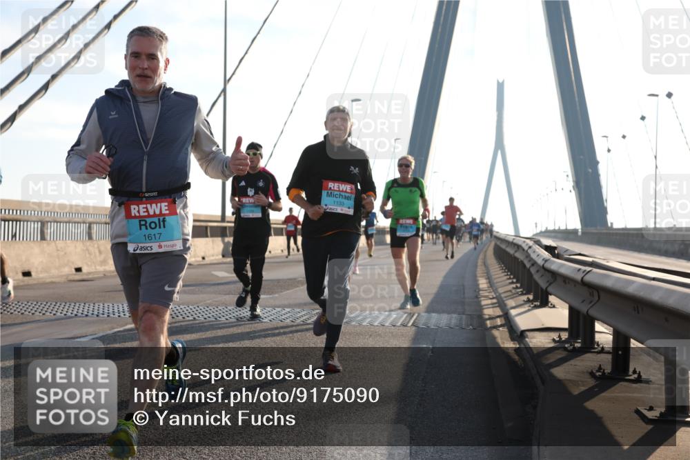 03.10.2025 - Köhlbrandbrückenlauf Yannick Fuchs http://msf.ph/oto/9175090 03.10.2025 08:23:47 Position 1 1617, 1133 meine-sportfotos.de