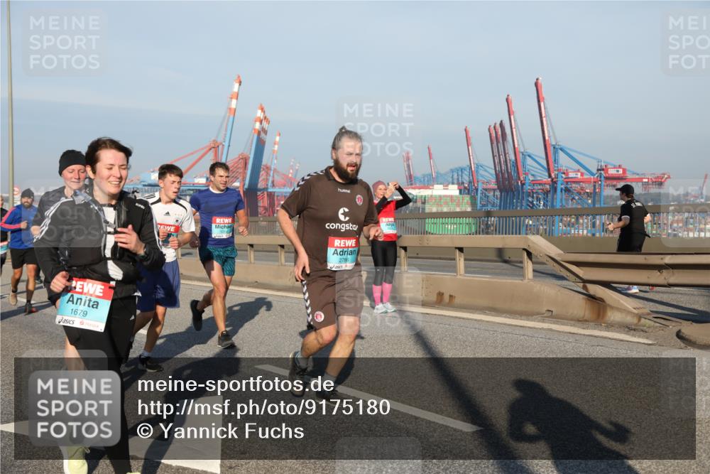 03.10.2025 - Köhlbrandbrückenlauf Yannick Fuchs http://msf.ph/oto/9175180 03.10.2025 08:44:49 Position 2 1679, 1014, 2786 meine-sportfotos.de