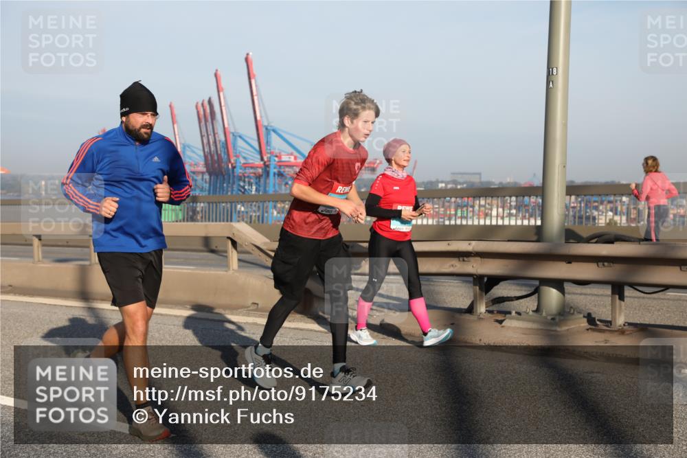 03.10.2025 - Köhlbrandbrückenlauf Yannick Fuchs http://msf.ph/oto/9175234 03.10.2025 08:44:53 Position 2 18 meine-sportfotos.de