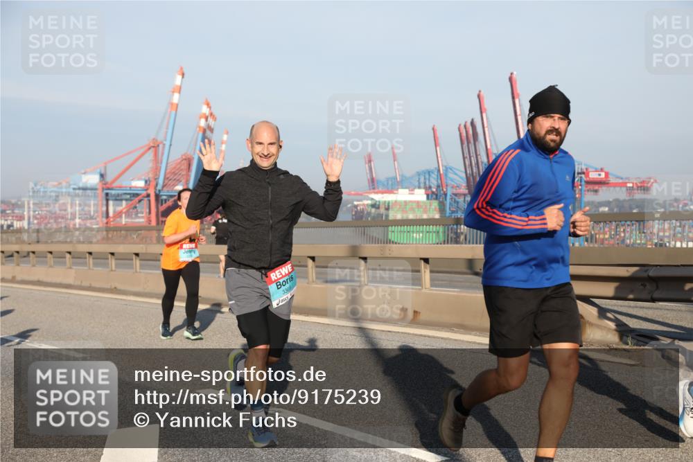 03.10.2025 - Köhlbrandbrückenlauf Yannick Fuchs http://msf.ph/oto/9175239 03.10.2025 08:44:54 Position 2 3369 meine-sportfotos.de