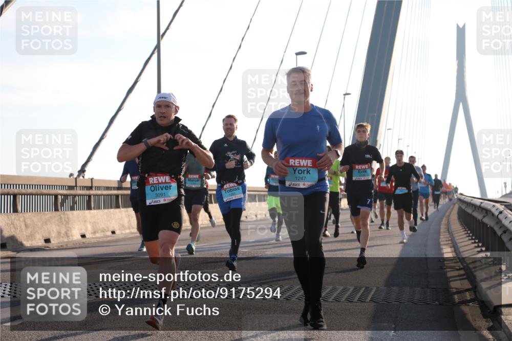 03.10.2025 - Köhlbrandbrückenlauf Yannick Fuchs http://msf.ph/oto/9175294 03.10.2025 08:24:08 Position 1 3091, 1262, 1247 meine-sportfotos.de