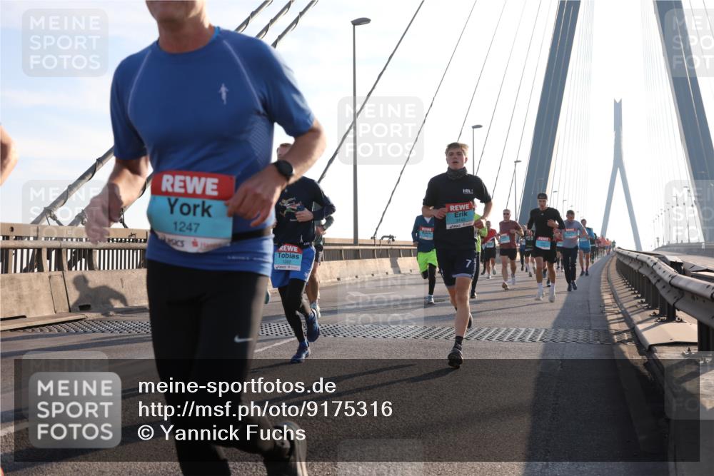 03.10.2025 - Köhlbrandbrückenlauf Yannick Fuchs http://msf.ph/oto/9175316 03.10.2025 08:24:10 Position 1 1247, 1262, 3143 meine-sportfotos.de