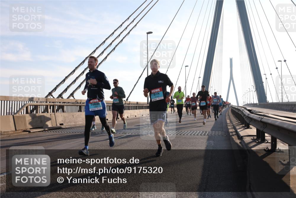 03.10.2025 - Köhlbrandbrückenlauf Yannick Fuchs http://msf.ph/oto/9175320 03.10.2025 08:24:10 Position 1 1262, 3143 meine-sportfotos.de