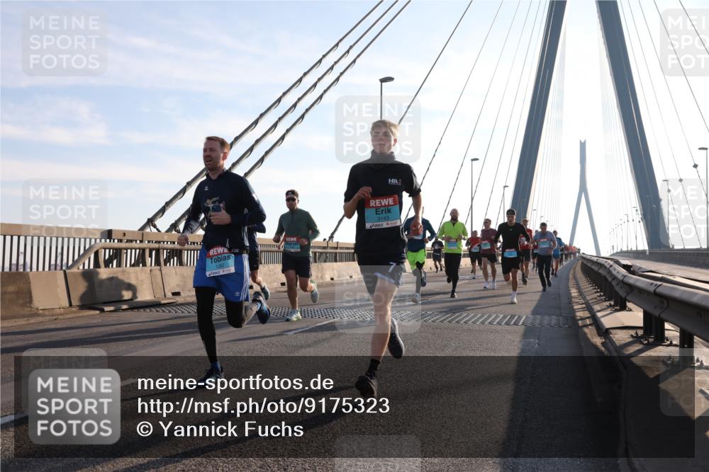 03.10.2025 - Köhlbrandbrückenlauf Yannick Fuchs http://msf.ph/oto/9175323 03.10.2025 08:24:10 Position 1 1262, 3143 meine-sportfotos.de