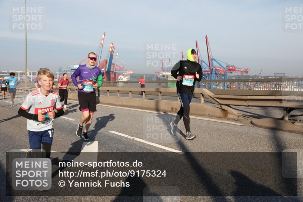 03.10.2025 - Köhlbrandbrückenlauf Yannick Fuchs http://msf.ph/oto/9175324 03.10.2025 08:45:01 Position 2 17 meine-sportfotos.de