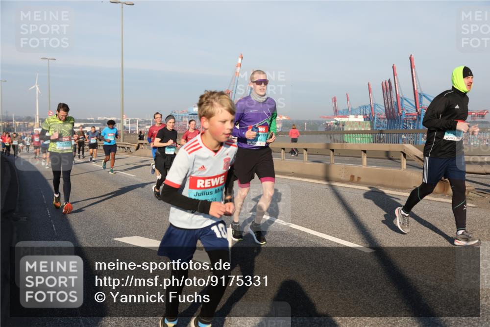 03.10.2025 - Köhlbrandbrückenlauf Yannick Fuchs http://msf.ph/oto/9175331 03.10.2025 08:45:01 Position 2 974, 34 meine-sportfotos.de