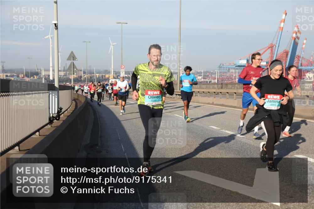 03.10.2025 - Köhlbrandbrückenlauf Yannick Fuchs http://msf.ph/oto/9175341 03.10.2025 08:45:02 Position 2 1520, 3068 meine-sportfotos.de