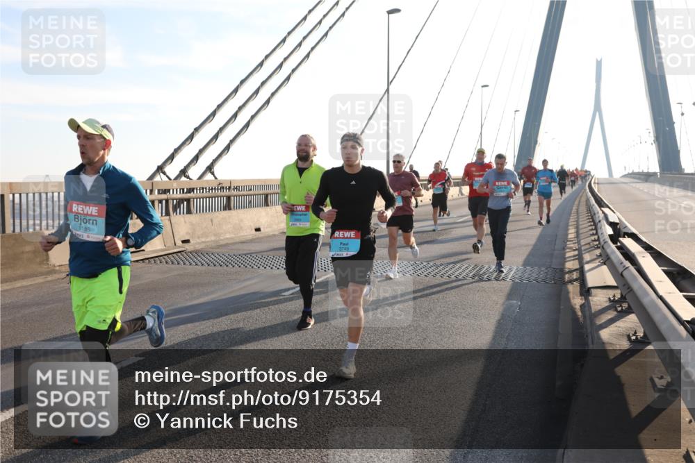 03.10.2025 - Köhlbrandbrückenlauf Yannick Fuchs http://msf.ph/oto/9175354 03.10.2025 08:24:13 Position 1 1185, 3749 meine-sportfotos.de