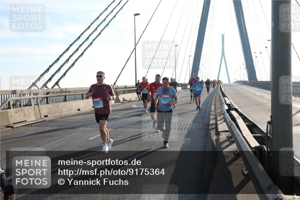 03.10.2025 - Köhlbrandbrückenlauf Yannick Fuchs http://msf.ph/oto/9175364 03.10.2025 08:24:13 Position 1 1411 meine-sportfotos.de