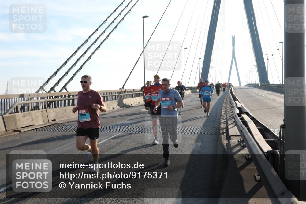 03.10.2025 - Köhlbrandbrückenlauf Yannick Fuchs http://msf.ph/oto/9175371 03.10.2025 08:24:14 Position 1 1411, 3404 meine-sportfotos.de