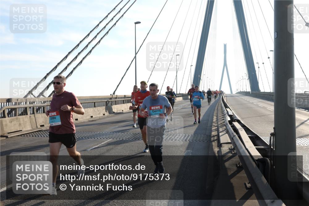 03.10.2025 - Köhlbrandbrückenlauf Yannick Fuchs http://msf.ph/oto/9175373 03.10.2025 08:24:14 Position 1 1411, 3404, 8 meine-sportfotos.de