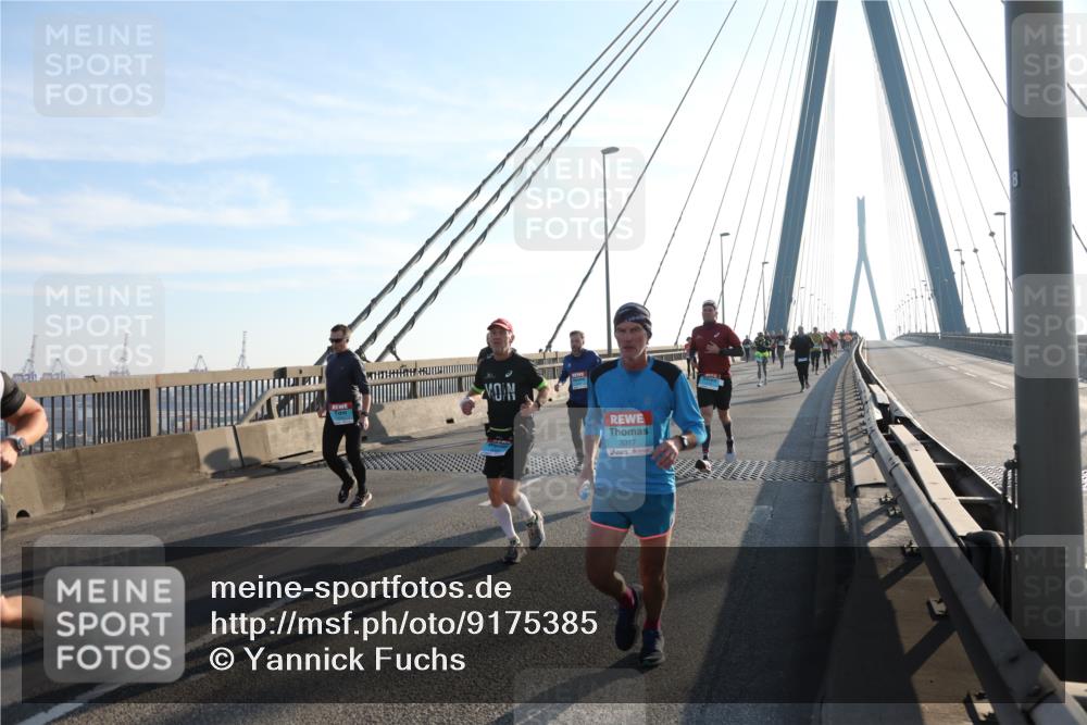 03.10.2025 - Köhlbrandbrückenlauf Yannick Fuchs http://msf.ph/oto/9175385 03.10.2025 08:24:17 Position 1 3317 meine-sportfotos.de