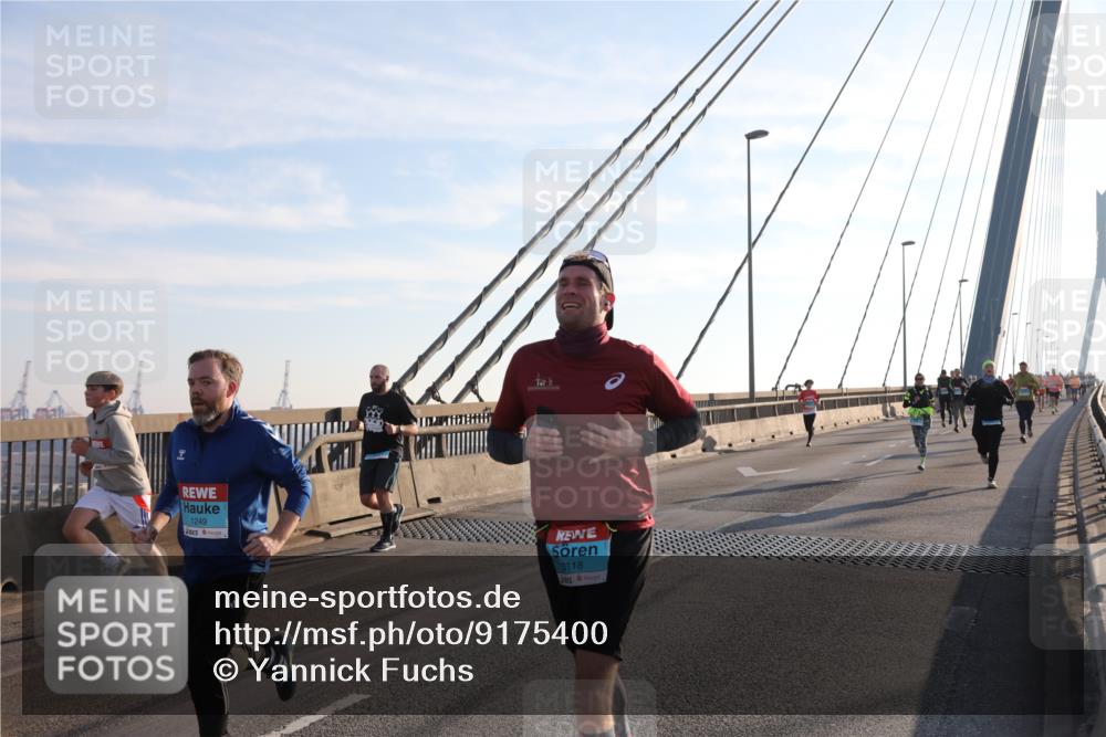 03.10.2025 - Köhlbrandbrückenlauf Yannick Fuchs http://msf.ph/oto/9175400 03.10.2025 08:24:18 Position 1 1249, 3118 meine-sportfotos.de