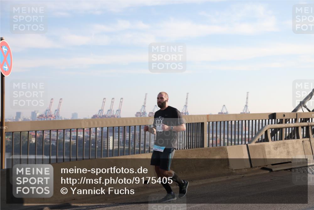 03.10.2025 - Köhlbrandbrückenlauf Yannick Fuchs http://msf.ph/oto/9175405 03.10.2025 08:24:20 Position 1  meine-sportfotos.de