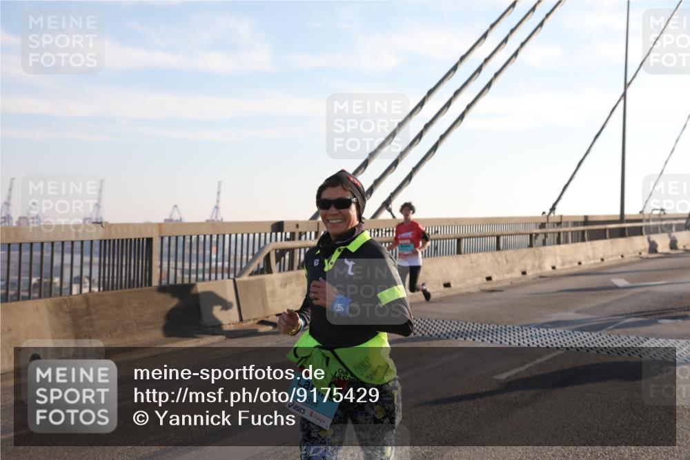 03.10.2025 - Köhlbrandbrückenlauf Yannick Fuchs http://msf.ph/oto/9175429 03.10.2025 08:24:23 Position 1 1398 meine-sportfotos.de
