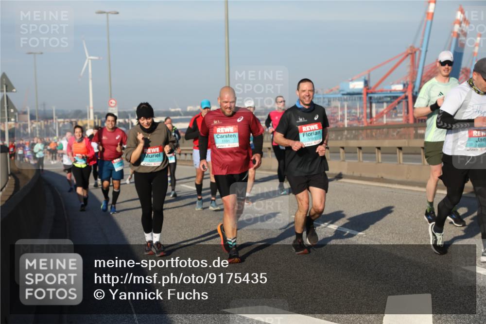 03.10.2025 - Köhlbrandbrückenlauf Yannick Fuchs http://msf.ph/oto/9175435 03.10.2025 08:45:11 Position 2 1227, 1191, 1181, 1491 meine-sportfotos.de