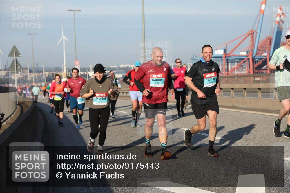 03.10.2025 - Köhlbrandbrückenlauf Yannick Fuchs http://msf.ph/oto/9175443 03.10.2025 08:45:12 Position 2 1227, 1191, 1181 meine-sportfotos.de