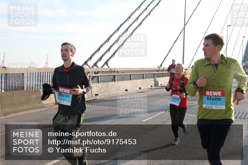 03.10.2025 - Köhlbrandbrückenlauf Yannick Fuchs http://msf.ph/oto/9175453 03.10.2025 08:24:25 Position 1 1144, 3630, 1517 meine-sportfotos.de