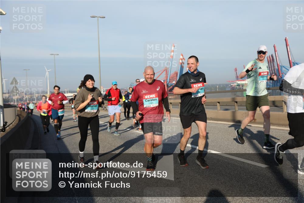 03.10.2025 - Köhlbrandbrückenlauf Yannick Fuchs http://msf.ph/oto/9175459 03.10.2025 08:45:13 Position 2 1227, 1191, 181 meine-sportfotos.de