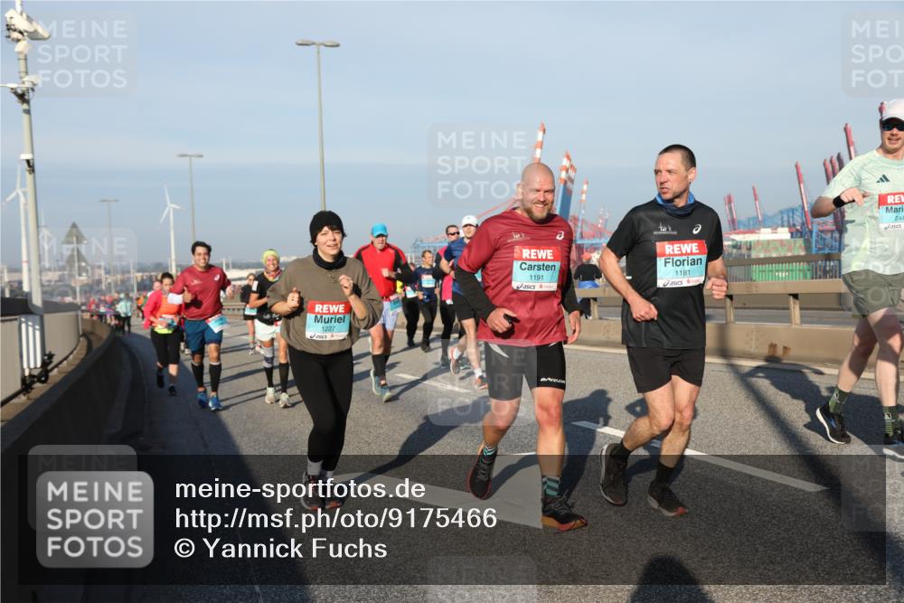 03.10.2025 - Köhlbrandbrückenlauf Yannick Fuchs http://msf.ph/oto/9175466 03.10.2025 08:45:13 Position 2 1227, 1191, 3, 1181, 244 meine-sportfotos.de