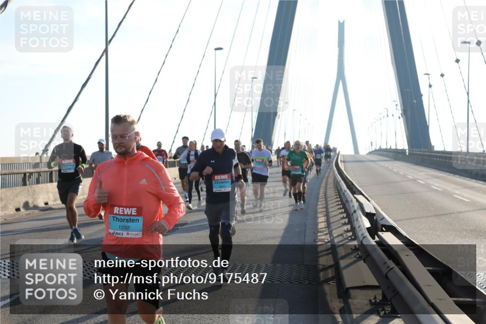 03.10.2025 - Köhlbrandbrückenlauf Yannick Fuchs http://msf.ph/oto/9175487 03.10.2025 08:24:30 Position 1 1292, 2843 meine-sportfotos.de
