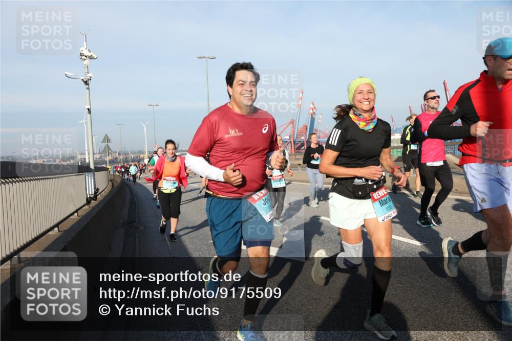 03.10.2025 - Köhlbrandbrückenlauf Yannick Fuchs http://msf.ph/oto/9175509 03.10.2025 08:45:16 Position 2 1093 meine-sportfotos.de
