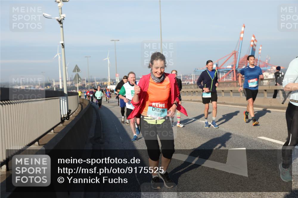 03.10.2025 - Köhlbrandbrückenlauf Yannick Fuchs http://msf.ph/oto/9175525 03.10.2025 08:45:18 Position 2 3197 meine-sportfotos.de