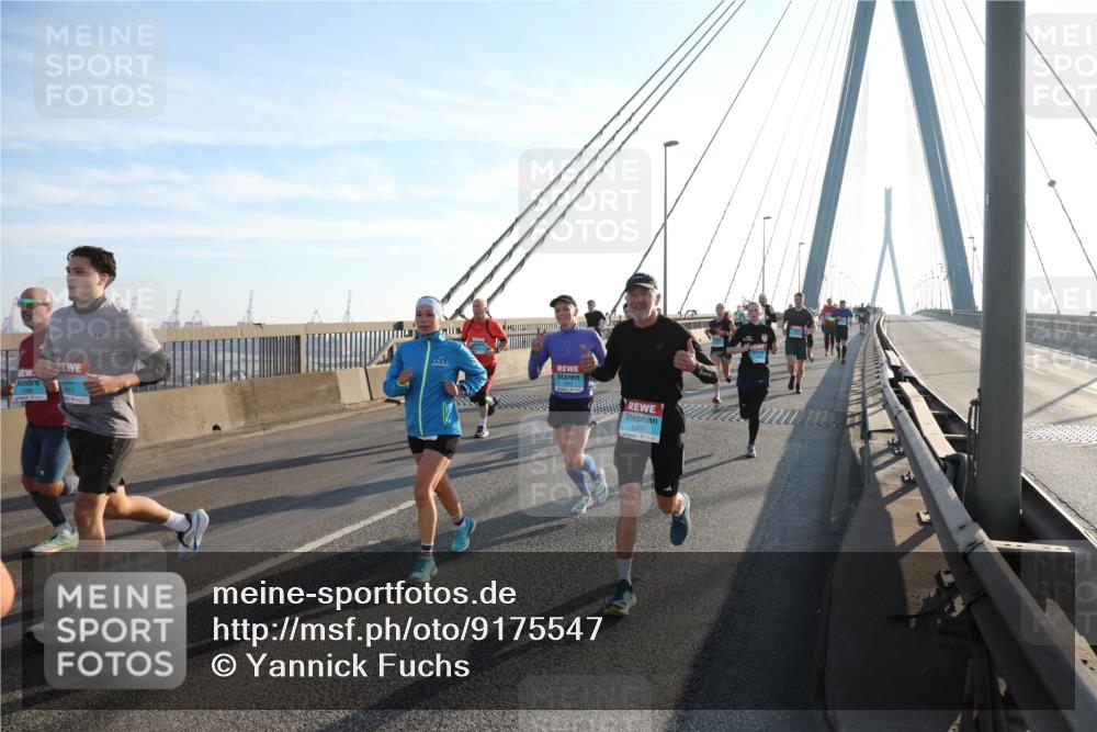 03.10.2025 - Köhlbrandbrückenlauf Yannick Fuchs http://msf.ph/oto/9175547 03.10.2025 08:24:36 Position 1 3817, 3307 meine-sportfotos.de